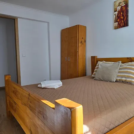 Housegogo Apartament *